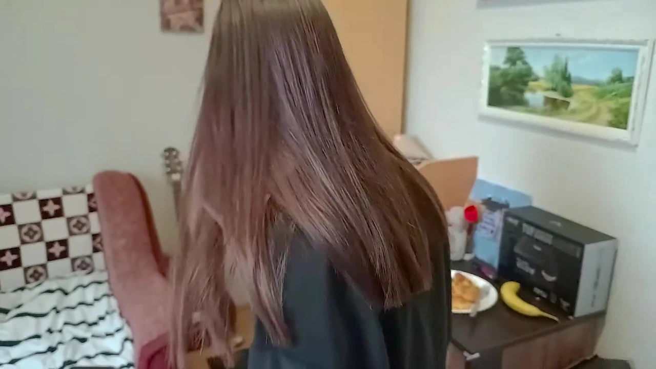 एक दोस्त एक फिल्म देखने आया था, लेकिन अंत खुद एक वयस्क फिल्म में अभिनीत