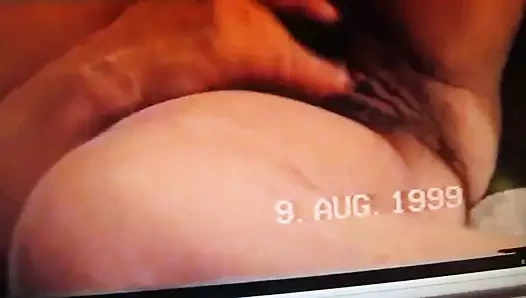 MOGLIE A LETTO CHE SI MASTURBA