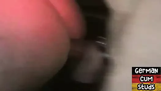 Alman amatör adam ağzına boşalana kadar göt deliğinden sikiliyor