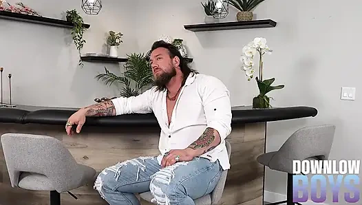 Downlowboys - boşanmış Adam Lee yeşil odada Jake Waters'tan ilk yarağı alıyor