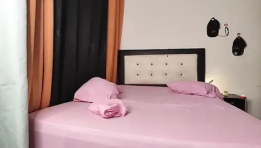 Bu Çok Ateşli, Sikişen Kolombiyalı Kız Estefani'yi aşk Ve Dostluğu Kutluyor.