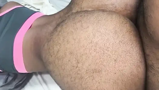 Büyük götlü kız üvey babası tarafından sikiliyor