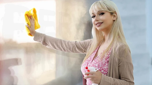 Pervmom - şanslı adam sikini ateşli üvey annesi Jessica Starling'in büyük doğal göğüslerinin arasına kaydırıyor