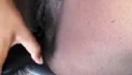 Minik amımı bir saç fırçasıyla sikiyor - karie baby