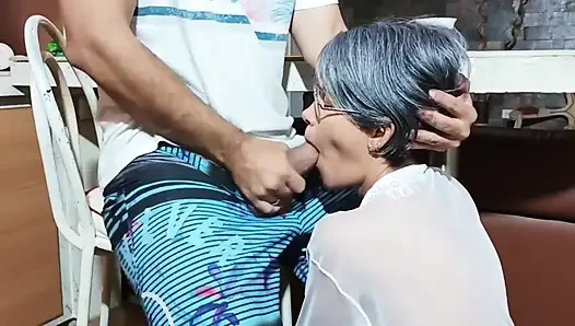 Yarağını emmeyi bırakamıyorum, buna bayılıyorum.