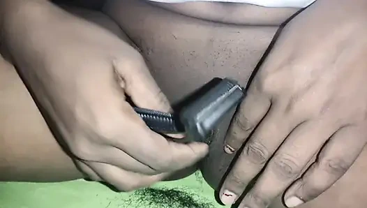 Desi Hot Sexy girl ka Bur Ka Bal Remove karte samay Desi