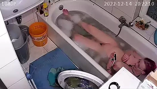 Banyo yaparken yakalandı (ses yok)