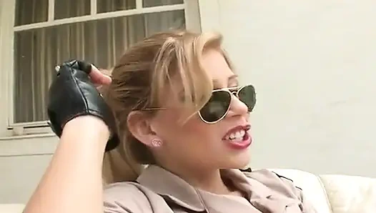 Yarak zevkim için çifte sarışınlar