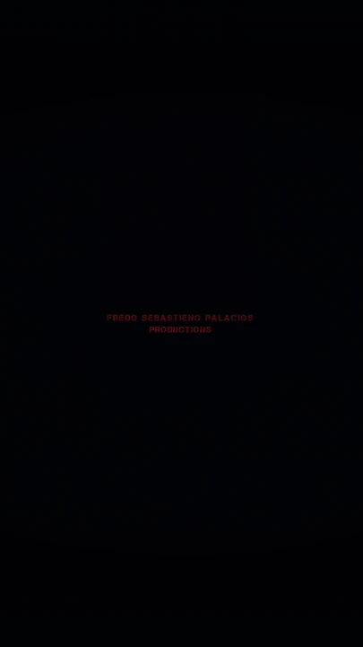 Эмоциональный момент из "50-летняя кам-модель с великолепной волосатой киской в домашнем видео"