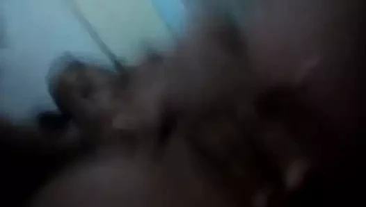 Latin esmer kız mastürbasyon içinde the banyo