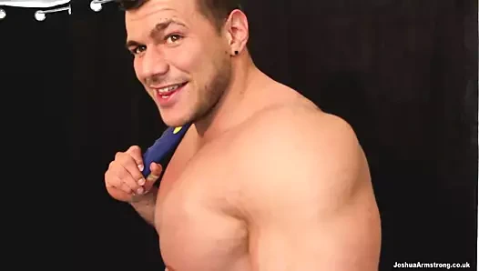 Mavi yakalı kaslı yarağımı em