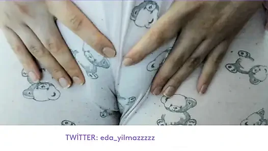 CAMELTOE- SWOLLEN PUSSY- MASTURBATE WITH PAJAMAS
