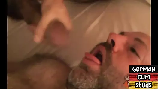 Alman amatör dilf sikiliyor ve yüzünden sikiliyor be4 anal seks