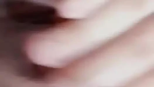 Seksi amcığım tek başına parmaklıyor