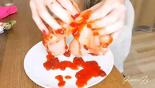 Kıllı amcık gösterdi ve ayaklarını yaladı – ginnagg