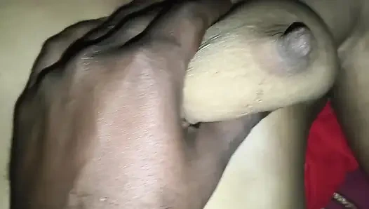 Hintli yengenin götü Hintli tarzında sikiliyor