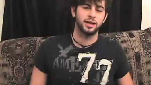 Yakışıklı sporcunun klasik video onun büyük aletini kaba okşayarak