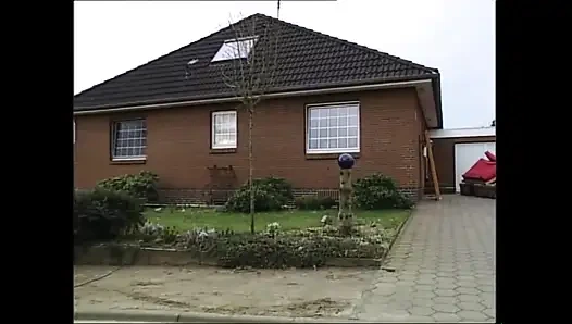 Arkadaşı onu siktiğinde çok tatmin oldu