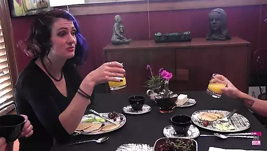 Başka bir güzel çift kıllı eşcinsel kızlar güzel seks oyuncaklarıyla eğleniyor