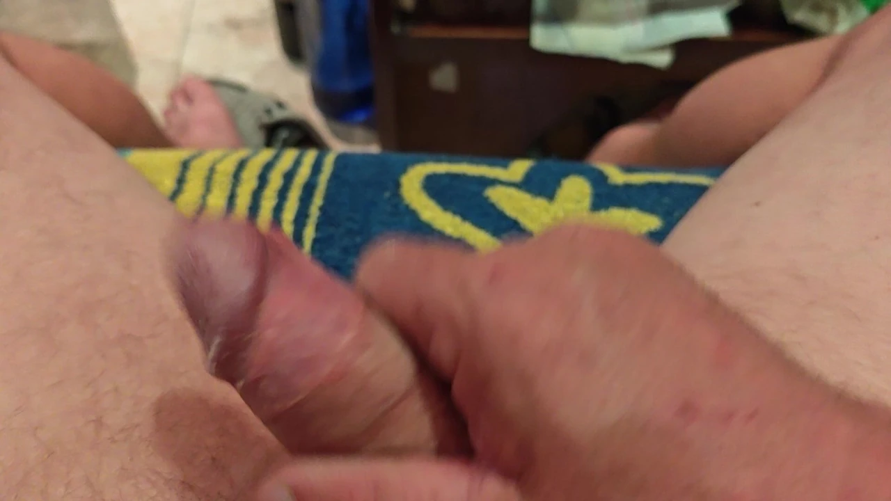 Yarağıma dokunan hiçbir şeye dokunmuyorum, videolarda çok yeşilim kayıt yapmaya başladım
