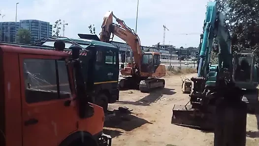 kazıcı içinde pissing