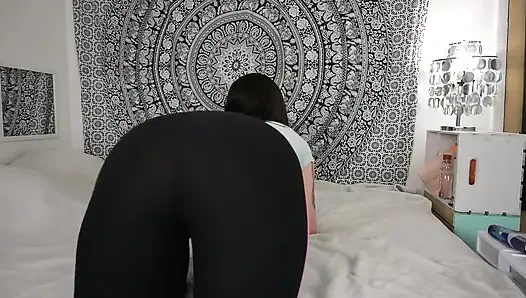 Kokmuş kız anal ve amcık sikişi