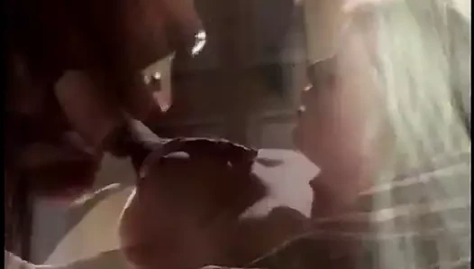 öpüşme lezbiyenler