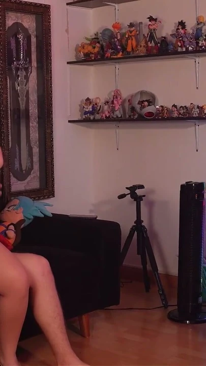 Oyuncu kız arkadaşımın erkek arkadaşı tarafından onun setup'ında sikiliyorum, o bilgisayar başında oynarken | Bölüm 2
