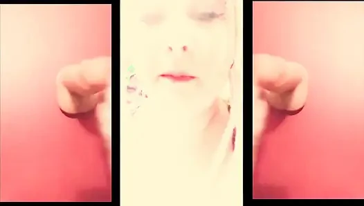 Kız arkadaşın seni pornoya bakarken yakaladı, bu yüzden sana tükürüyor ve sikini tokatlıyor konuşmadan