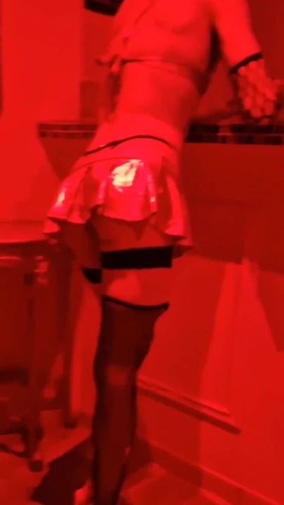 Saunada bir🗼Ürün Reçetesi. Fransız travesti ultrasexx! Pembe mini etek, tanga tanga tanga anal tıkaç, pembe topuklu ayakkabılar. VanessaBitchx | Klip 1