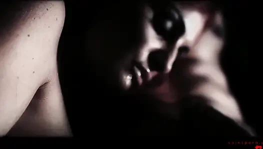 Lexi Ward ve Holly D lastik fetişi keşfeder