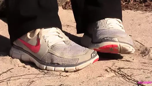 Kat nike ücretsiz spor ayakkabı ayakkabı oyunu gürültü ezmek tam video