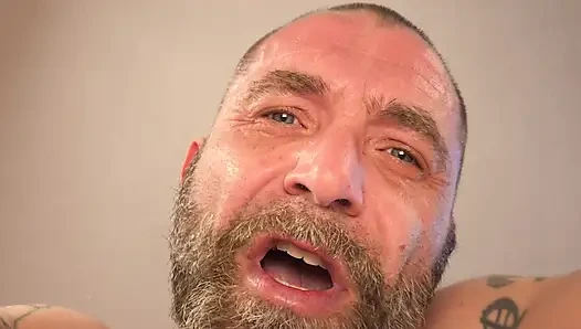 Baba meraklı oğlanlarını seviyor