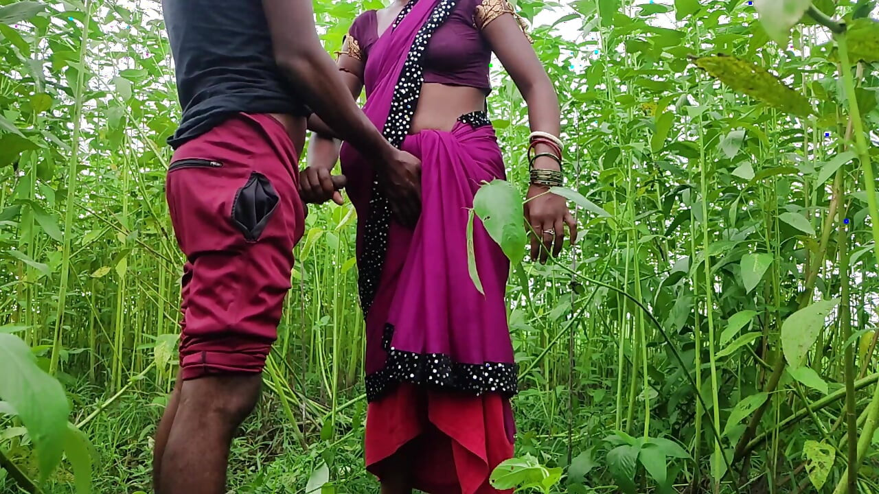 Padosi Ka Ladka Ne Jungle Mein Mujhe Ghodi Banakar Meri Chut Ki Chudai kar di