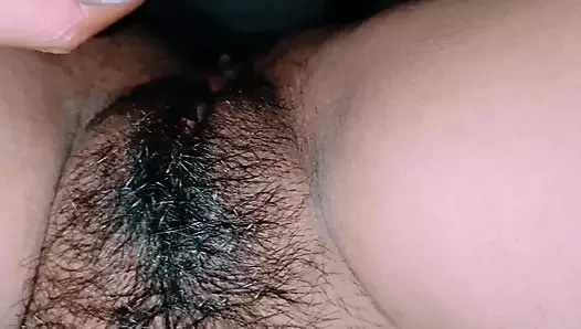 Güzel amcıklı ve büyük götlü kız kocasıyla sikiliyor