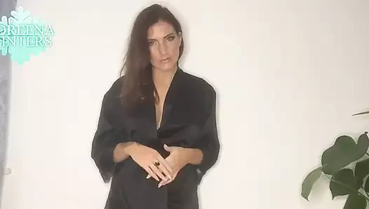 Gitmem gereken bir göt telefonu var. Onun için ne giyeceğime yardım etmek ister misin?