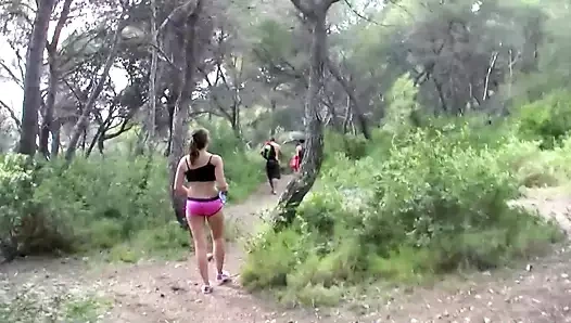 Bir harika görünümlü Alman bebek seviyor kahrolası içinde the orman