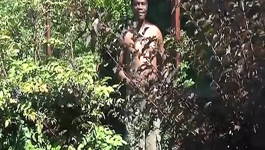 Sarışın Alman fahişe yapay penisi büyük zenci yarağıyla değiştiriyor