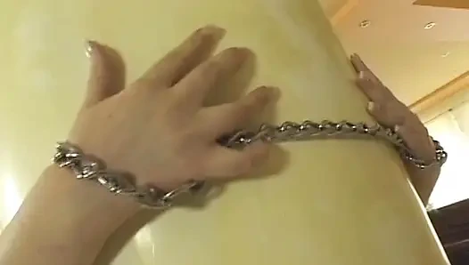 İtaatkar esmer kaltak sert sikişten sonra döl yiyor