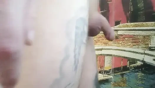 Ağzı sikiliyor ve sonra amına boşalıyor ve spermle dolduruyor