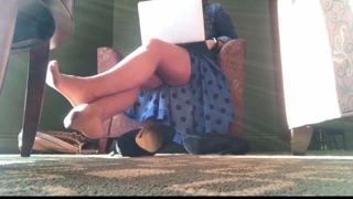 kütüphanede külotlu çorap ayakkabı oyunu