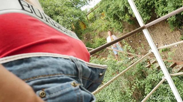 Горячую латинскую матроску соблазнили потрахаться с мужиком на круизе за членом