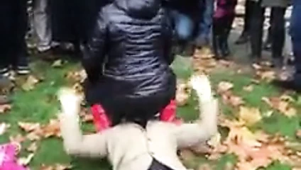 Halkın yüzü protestoda oturuyor