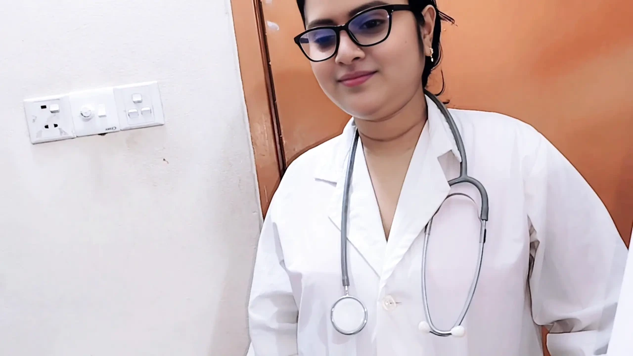 Güzel kadın doktor madam hastasını sikiyor ve videosunu tedavi etti.