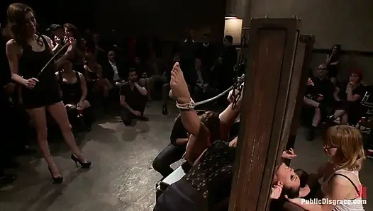 Penthouse Pet ile tüm kız halka açık utanç