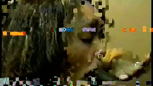 Deneyimli büyük memeli esmer Chill zenci adamla randevuya karşı değil