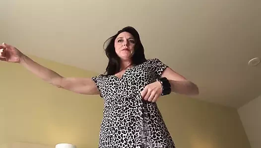 Orta yaşlı seksi kadın sikimi göt deliğinden seviyor