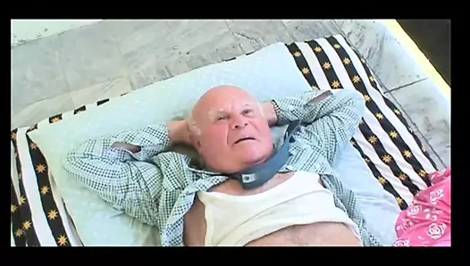 Üvey dedemin büyük yarağı harika!