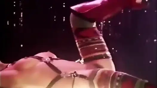 Elektrikli mavi özel - Paul Raymond'ın revuebar'ında bir gece