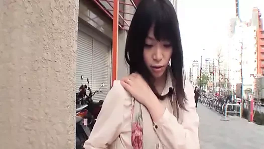 Evli kadın genç bir ereksiyon gösteriyor